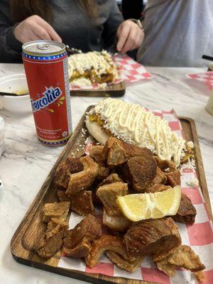 Cachapa con chicharrón