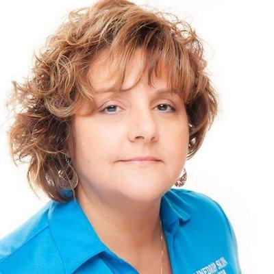 I'm a Facialing Specialist and love solving skin issues through facialing. Skin just takes consistency to repair, hydrate and rejuvenate.