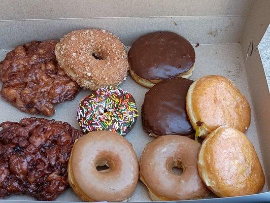 On left apple fritter and blueberry fritter, on the right lemon and Bavarian filled