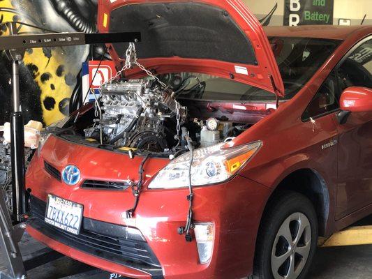 Installing our fully rebuilt engine in a 2012 Prius