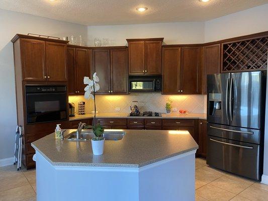 Sophie’s Closet Organizing Cleaning Decorating
