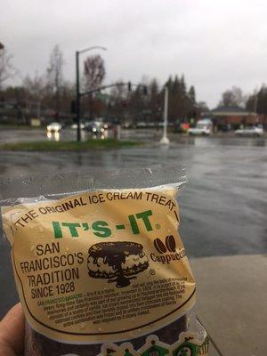 I had an It's It in the rain while I waited for my SMOG check to be completed.