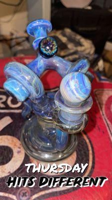 Golden Glass Smoke & Vape