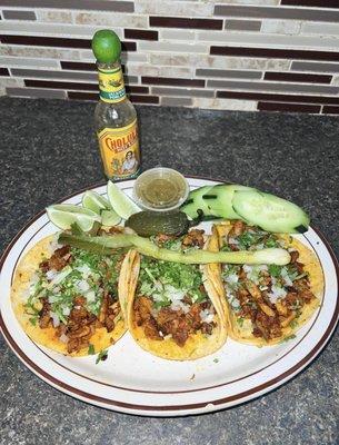 Tacos mexicanos al pastor,lengua,pollo,asada