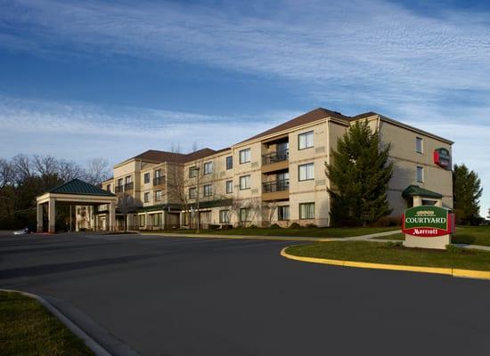 The Courtyard Detroit Brighton Hotel