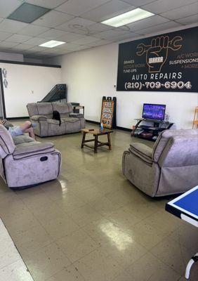 Waiting area / entertainment area