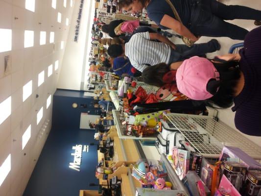 30 people waiting 2 cashiers