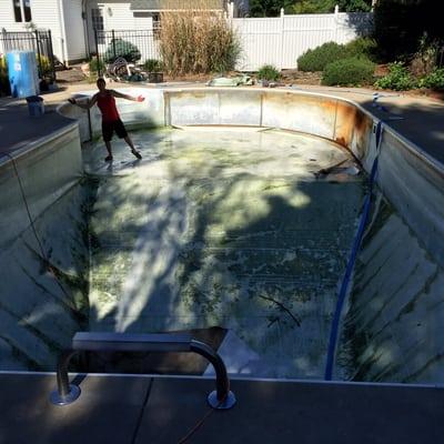 Pool M F H