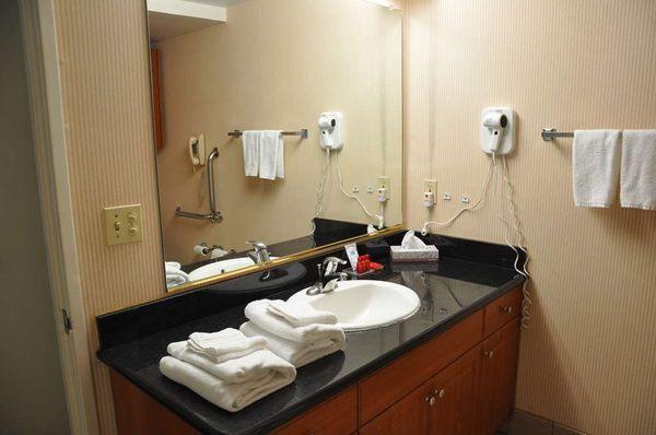 Double King Guest Suite Vanity