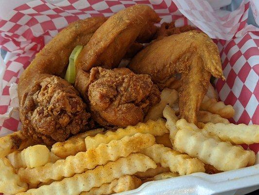 3 Whole mild chicken wings and Crinkle cut fries