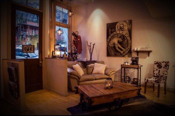 Salon Monti is a full service, upscale salon. Our goal is to have customer service that is not just the best, but legendary.