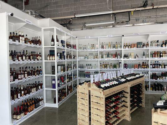 Lando's Liquors & Libations