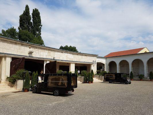 Dickson Funeral Home & Cremation Center