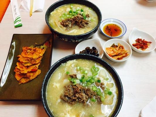Shredded beef rice cake and dumpling soup with assorted side dishes