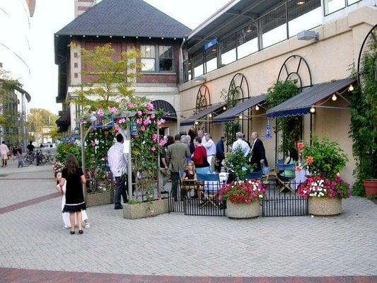 Davis Street Plaza. Where Chef's Station's outdoor patio is located.