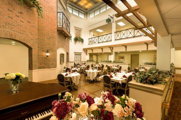 Atrium Dining Room in assisted living at Arleigh Burke Pavilion