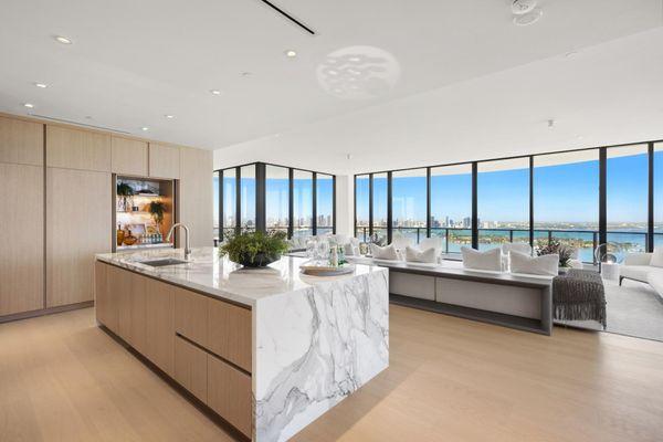 Luiza Chiminacio - Douglas Elliman Real Estate