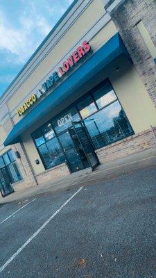 Tobacco & Vape Lovers