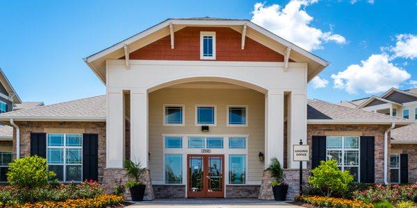 River Oaks Apartments