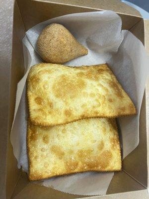 We bought fresh chicken and catupiry pastels and coxinhas. They were so bomb!!!