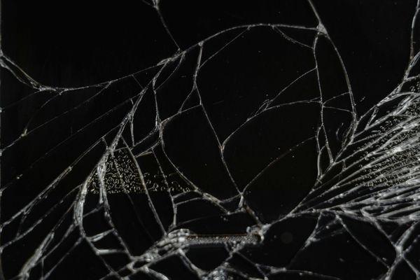 We provide on-site glass installation!