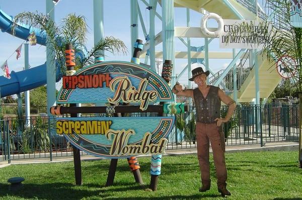 Theme park sign and life-size Dundee