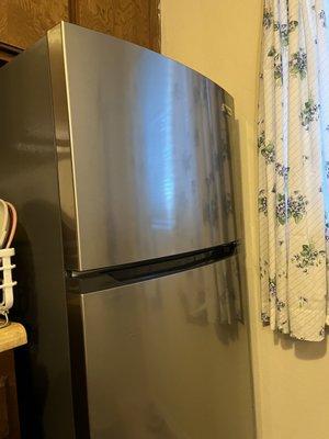 13 i cubic feet energy efficient Frigidaire refrigerator freezer