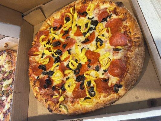 Pepperoni, banana peppers, and black olives. Delicious!