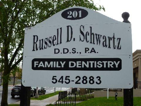 Russell D Schwartz , DDS