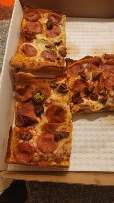 We ordered a custom deep dish with jalapeno. Joke was on us we got 1 jalapeno.