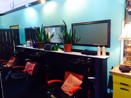 This is where the magic happens! Head massages in the most comfy bowls!