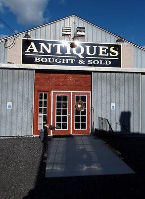 Antique Addicts