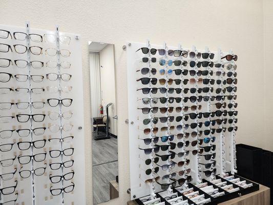 Ray ban, Prada, Burberry, Versace, Coach, Armani Exchange, Emporio Armani