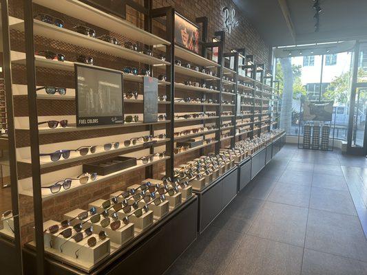 Little space to set out glasses. For comparing