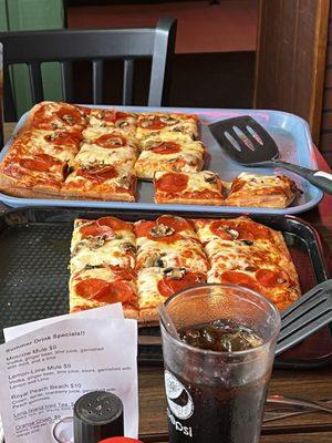 Hotel Loyal Pizza