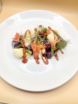 Smoked salmon with Gochujang sauce