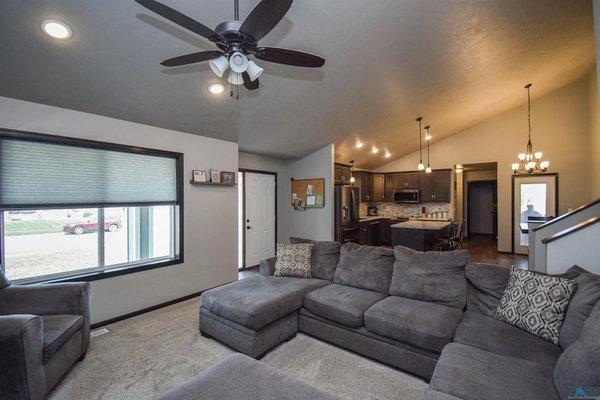 Dakota’s White Glove Moving Service