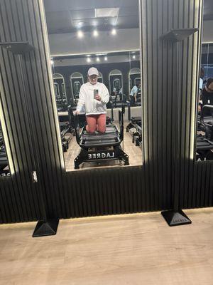 The studio was spotless, well-ventilated, and had perfect lighting and music that set the tone for an energizing workout