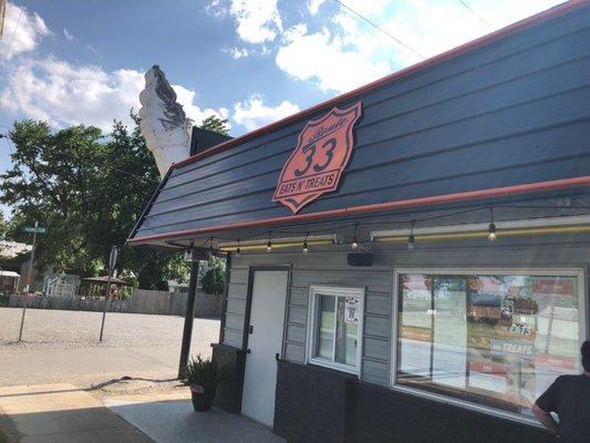 Route 33 Eats N’ Treats