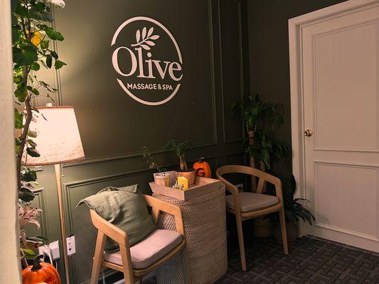 Cozy waiting area before your session.