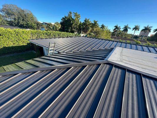 Roof Experts & Service Crew