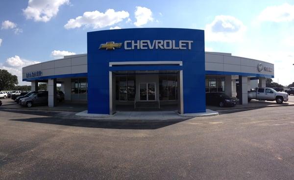 The front of the dealership as seen from I-10 East