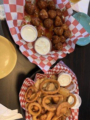 Sampler basket and boneless wings