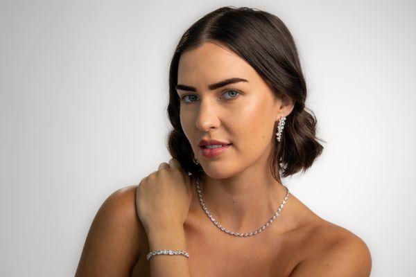 Elegant pear-shaped sparkle, timeless sophistication.