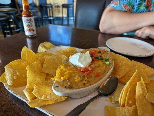 happy hour Queso (has ground beef)