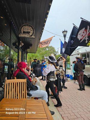 Outside the front of the shop and museum, pirates everywhere!
