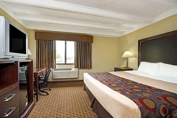 Days Inn by Wyndham Bloomington West