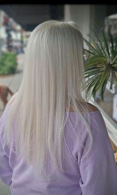 Seamless platinum blonde bleach and tone--cool, bright, glossy results with professional care.