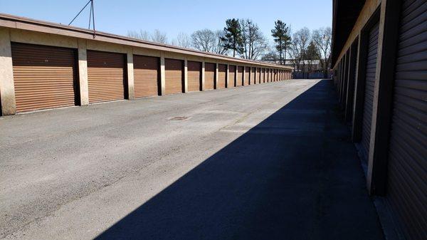 110 roll-up units 10' x 20'
alarmed
Accessible: 7AM-7PM Weekdays
8AM-6PM Weekends