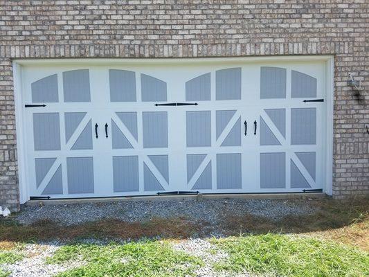 Amarr Classica with Two Tone colors installed in Sandston, VA.